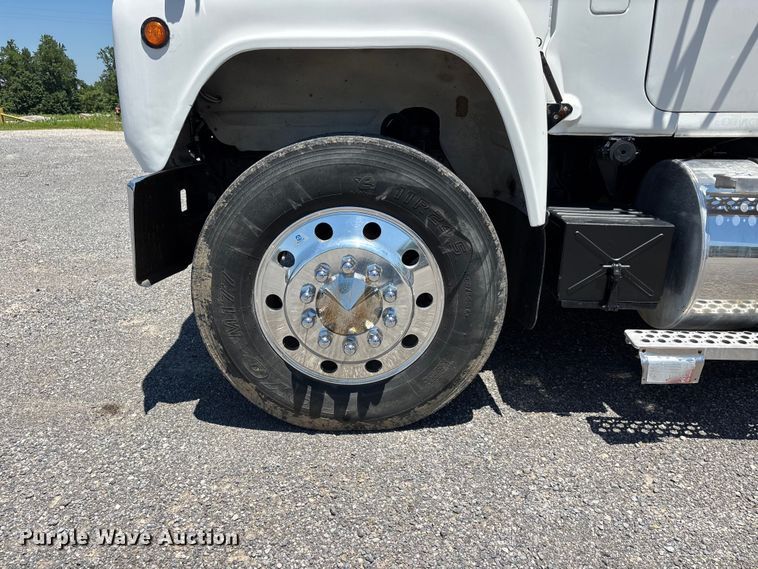 image for item ER3120 1982 Mack R686ST semi truck