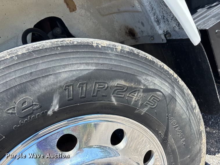 image for item ER3120 1982 Mack R686ST semi truck