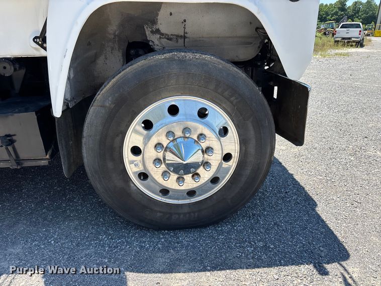 image for item ER3120 1982 Mack R686ST semi truck