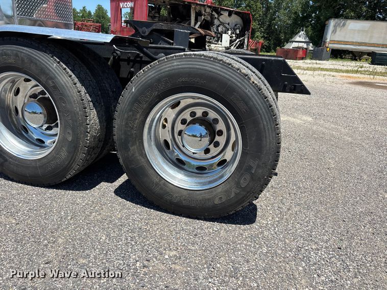 image for item ER3120 1982 Mack R686ST semi truck