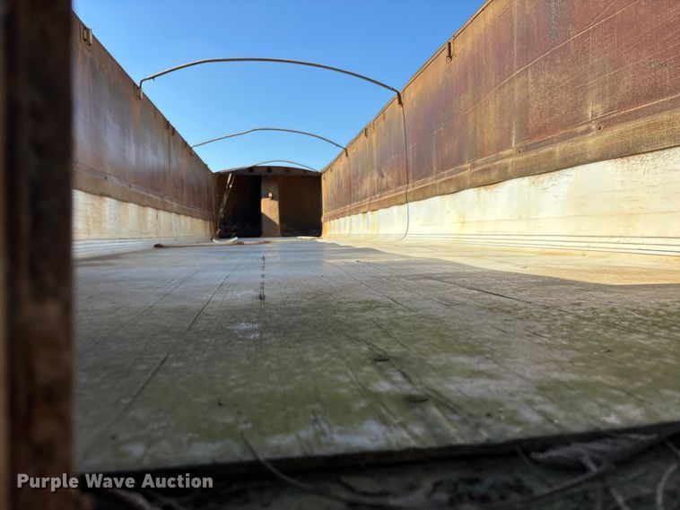image for item ER3122 2000 Travis end dump trailer