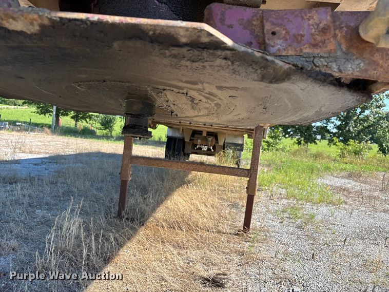 image for item ER3122 2000 Travis end dump trailer