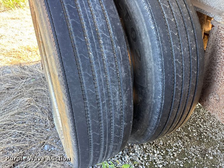 image for item ER3122 2000 Travis end dump trailer