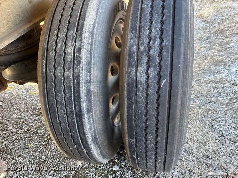 image for item ER3122 2000 Travis end dump trailer