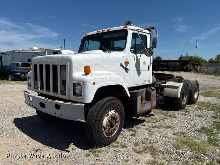 image for item ET6405 1991 International 2574 6X4 winch truck