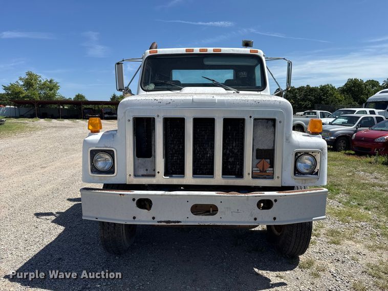 image for item ET6405 1991 International 2574 6X4 winch truck