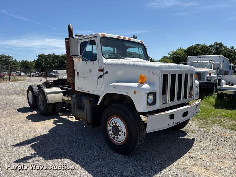 image for item ET6405 1991 International 2574 6X4 winch truck