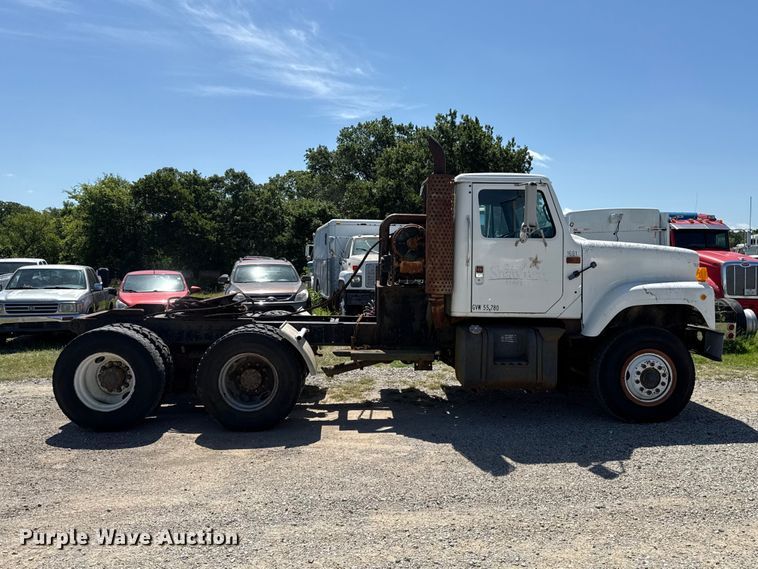 image for item ET6405 1991 International 2574 6X4 winch truck