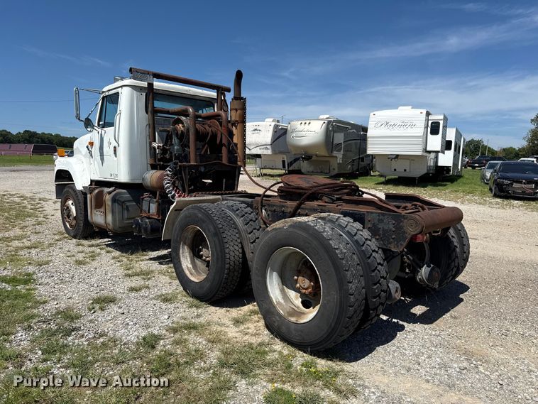image for item ET6405 1991 International 2574 6X4 winch truck