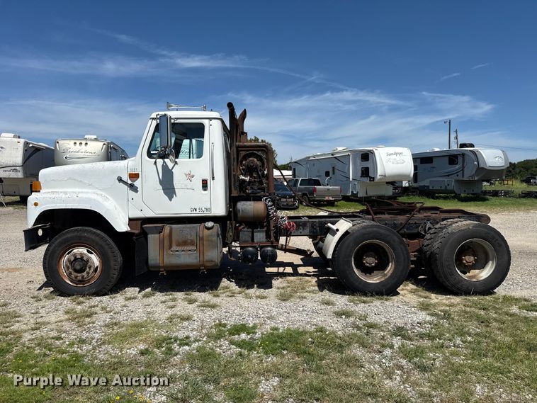 image for item ET6405 1991 International 2574 6X4 winch truck