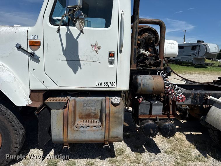 image for item ET6405 1991 International 2574 6X4 winch truck