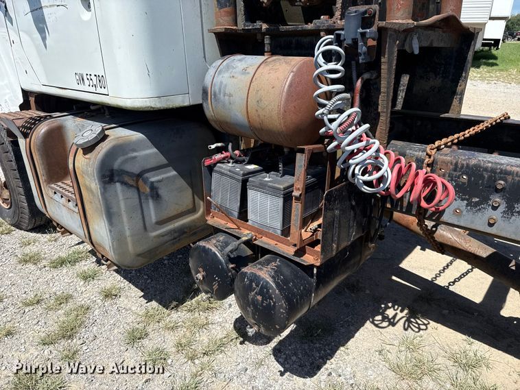 image for item ET6405 1991 International 2574 6X4 winch truck