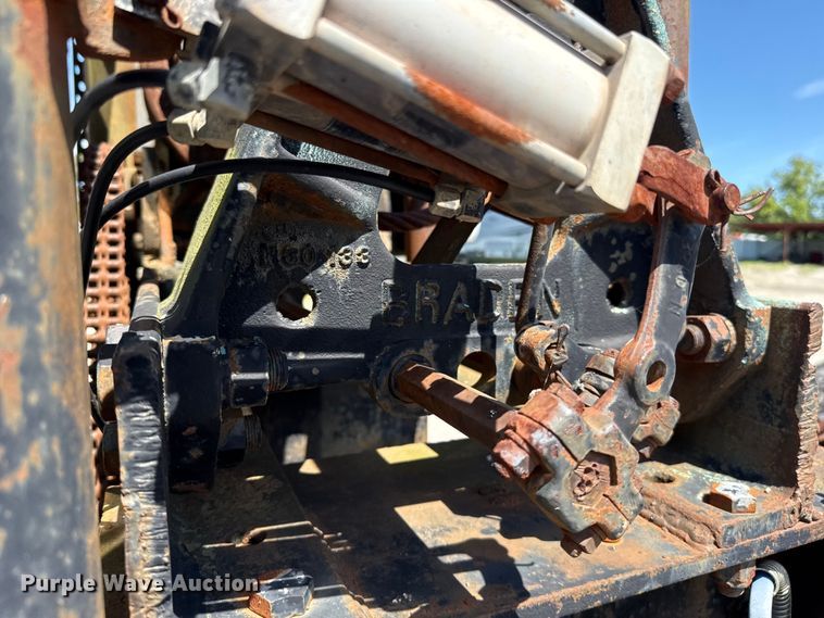 image for item ET6405 1991 International 2574 6X4 winch truck
