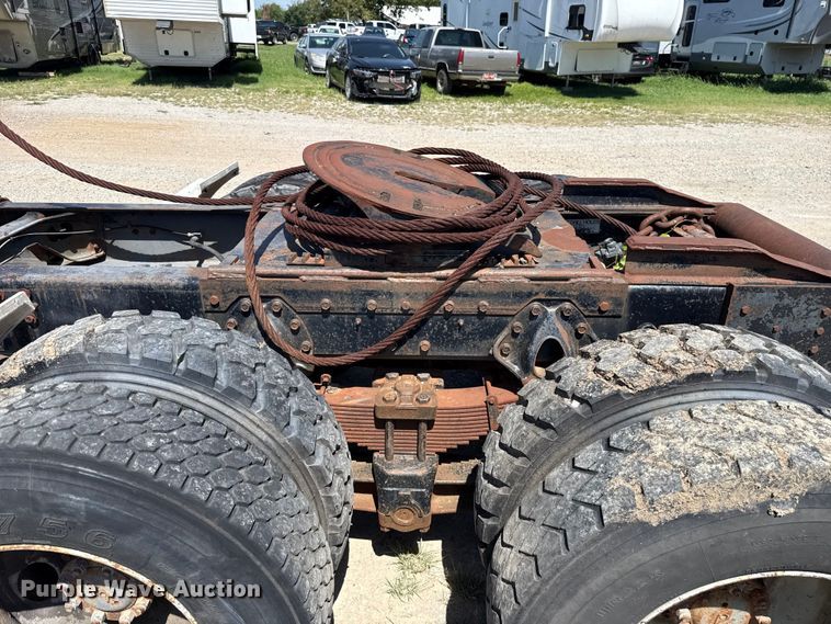 image for item ET6405 1991 International 2574 6X4 winch truck