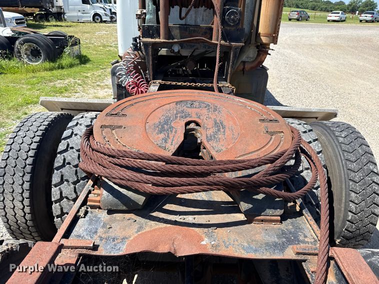 image for item ET6405 1991 International 2574 6X4 winch truck