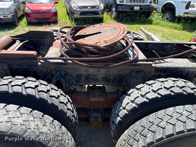 image for item ET6405 1991 International 2574 6X4 winch truck