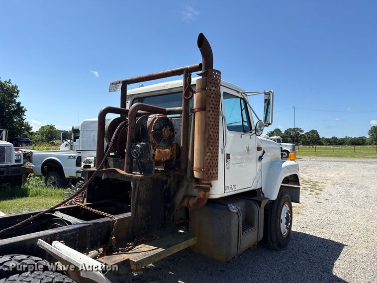 image for item ET6405 1991 International 2574 6X4 winch truck