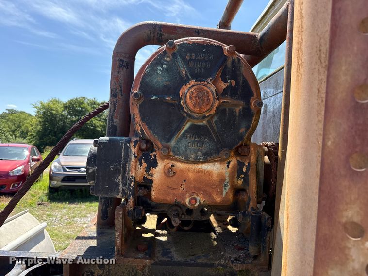 image for item ET6405 1991 International 2574 6X4 winch truck