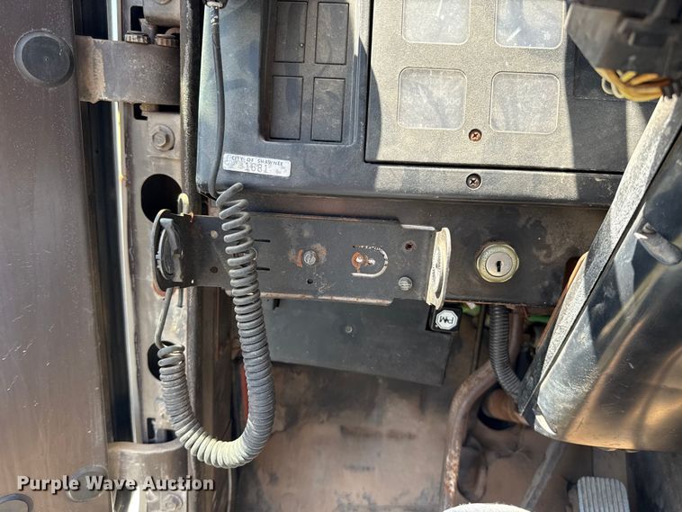 image for item ET6405 1991 International 2574 6X4 winch truck