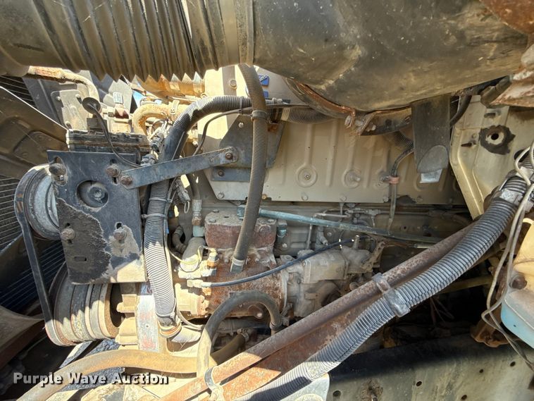 image for item ET6405 1991 International 2574 6X4 winch truck