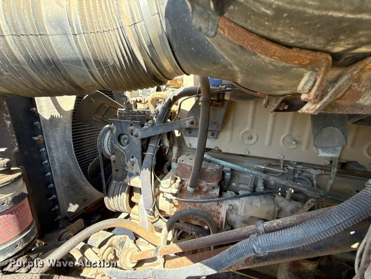 image for item ET6405 1991 International 2574 6X4 winch truck