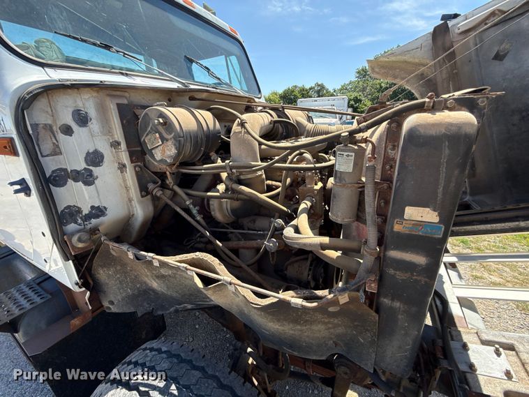 image for item ET6405 1991 International 2574 6X4 winch truck