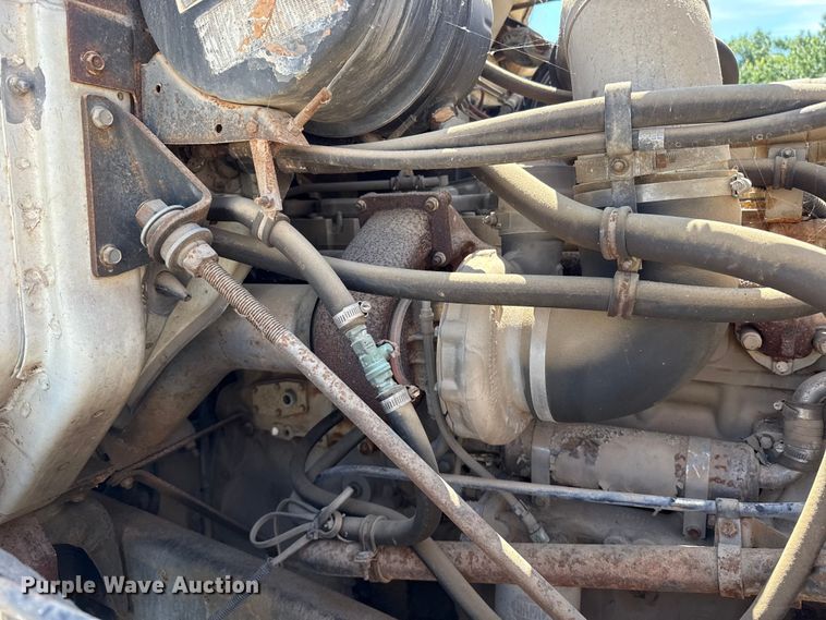 image for item ET6405 1991 International 2574 6X4 winch truck