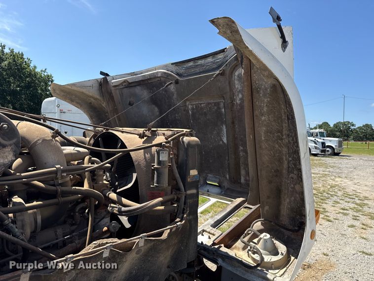 image for item ET6405 1991 International 2574 6X4 winch truck