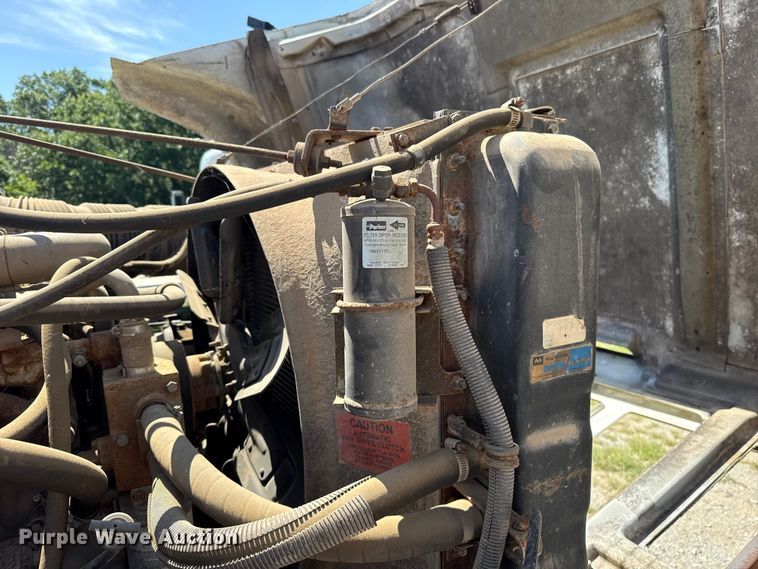 image for item ET6405 1991 International 2574 6X4 winch truck