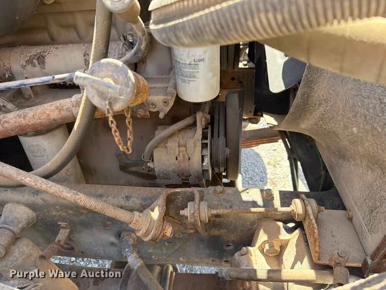 image for item ET6405 1991 International 2574 6X4 winch truck