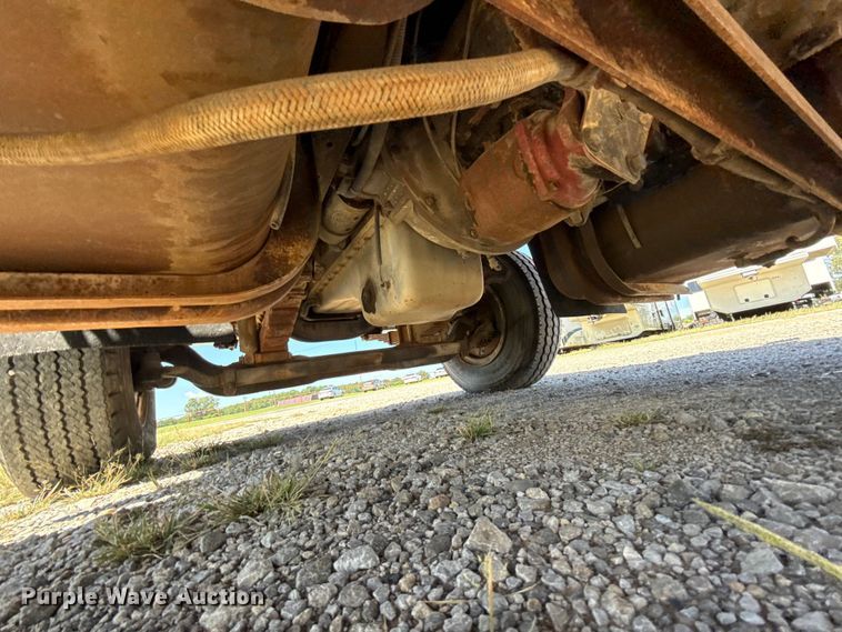 image for item ET6405 1991 International 2574 6X4 winch truck