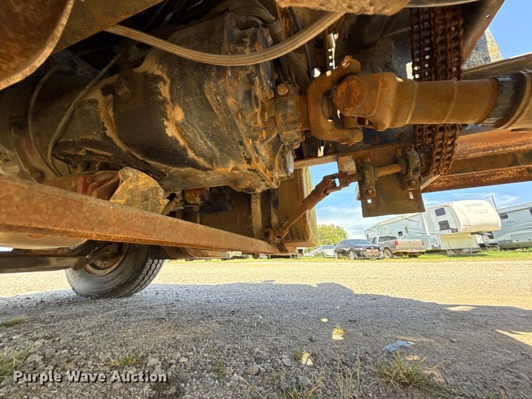 image for item ET6405 1991 International 2574 6X4 winch truck