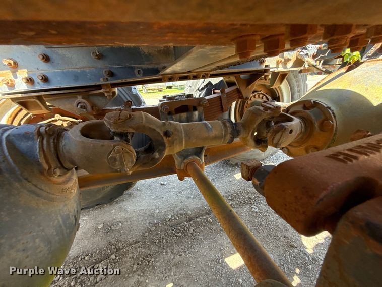 image for item ET6405 1991 International 2574 6X4 winch truck