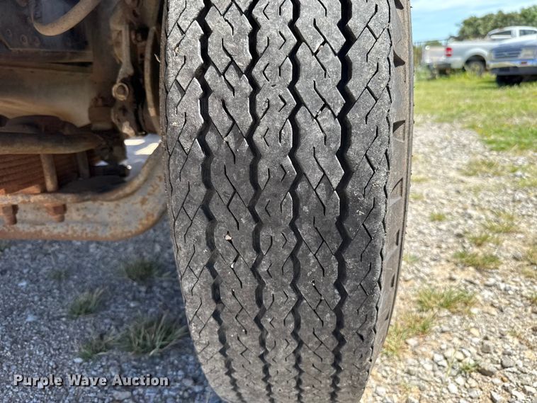image for item ET6405 1991 International 2574 6X4 winch truck