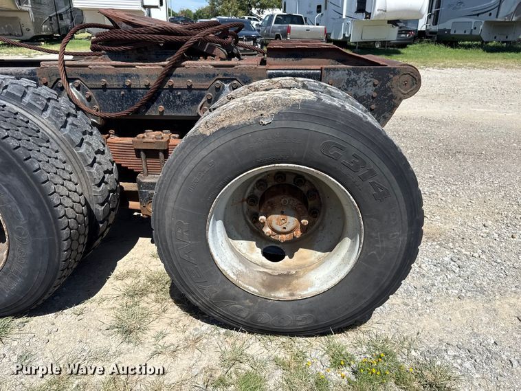 image for item ET6405 1991 International 2574 6X4 winch truck