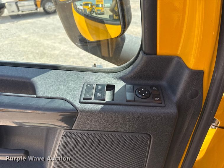 image for item ET6426 2023 Freightliner Cascadia 126 semi truck