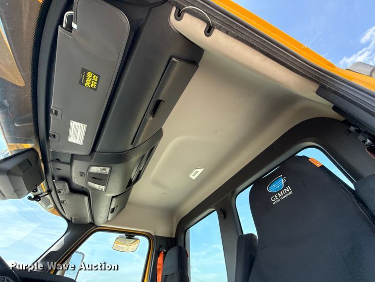 image for item ET6426 2023 Freightliner Cascadia 126 semi truck