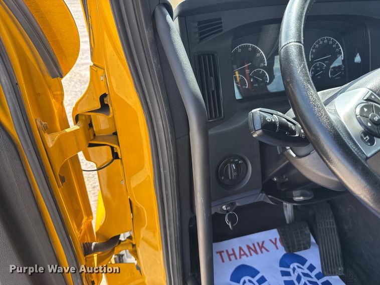 image for item ET6426 2023 Freightliner Cascadia 126 semi truck