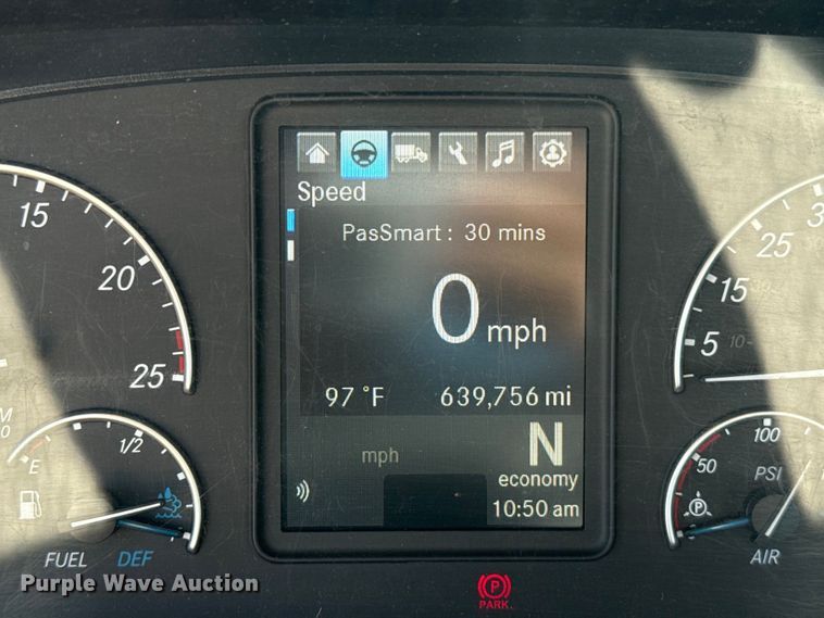 image for item ET6426 2023 Freightliner Cascadia 126 semi truck