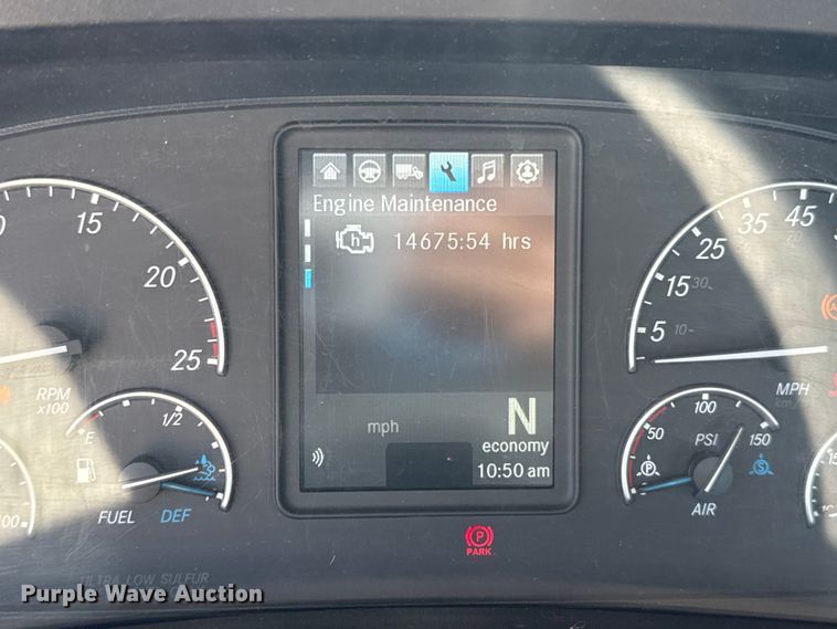 image for item ET6426 2023 Freightliner Cascadia 126 semi truck