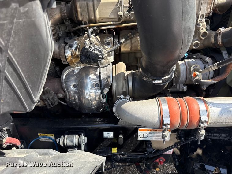 image for item ET6426 2023 Freightliner Cascadia 126 semi truck