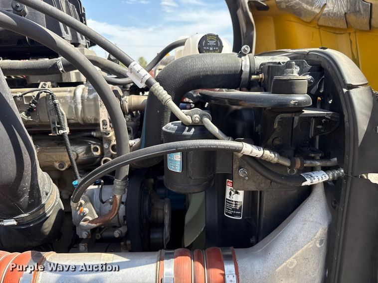 image for item ET6426 2023 Freightliner Cascadia 126 semi truck