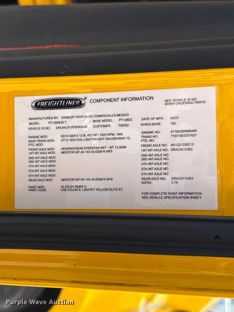 image for item ET6426 2023 Freightliner Cascadia 126 semi truck