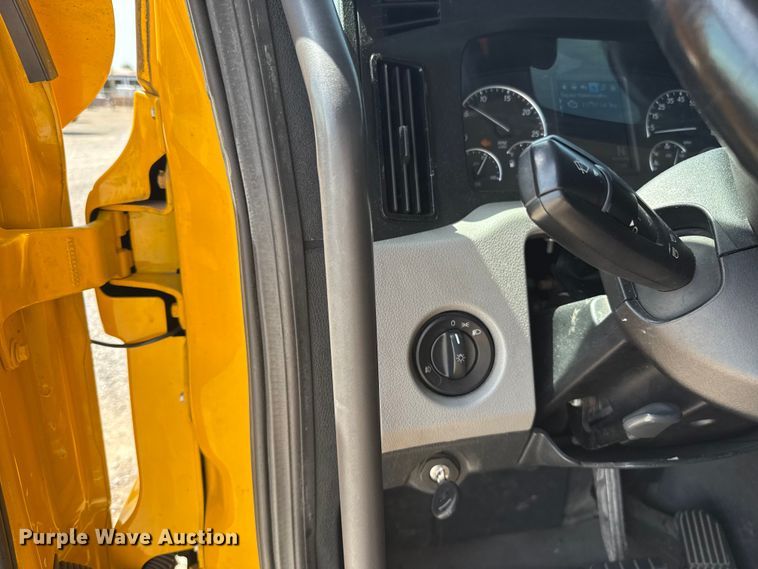 image for item ET6427 2022 Freightliner Cascadia 126 semi truck
