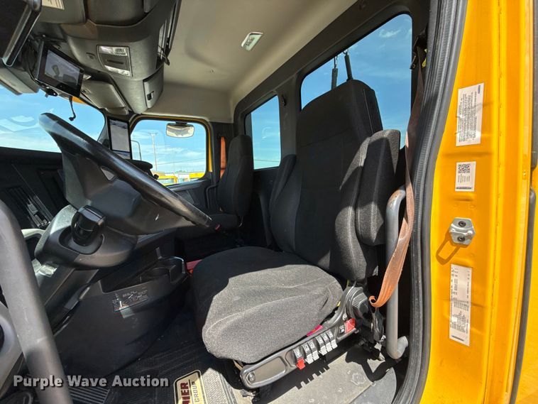 image for item ET6427 2022 Freightliner Cascadia 126 semi truck