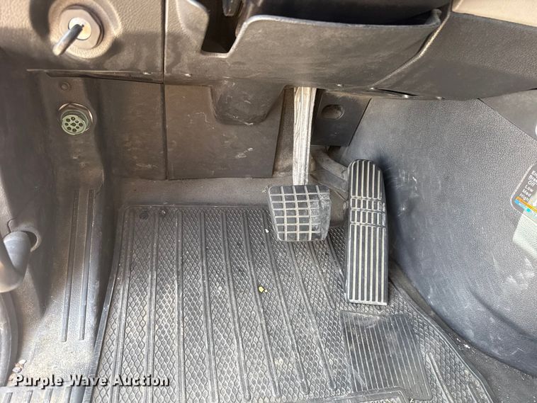 image for item ET6427 2022 Freightliner Cascadia 126 semi truck