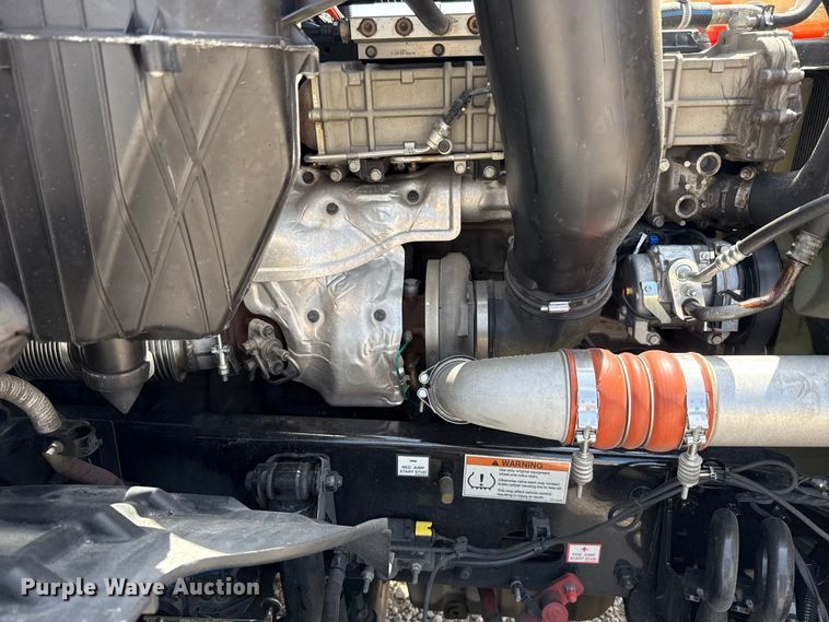 image for item ET6427 2022 Freightliner Cascadia 126 semi truck