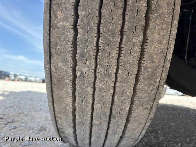 image for item ET6427 2022 Freightliner Cascadia 126 semi truck