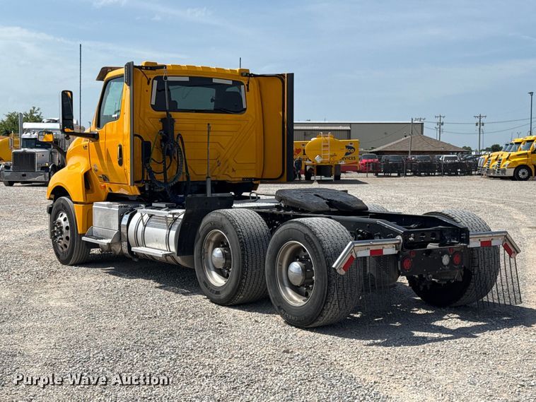 image for item ET6428 2024 International LT625 semi truck