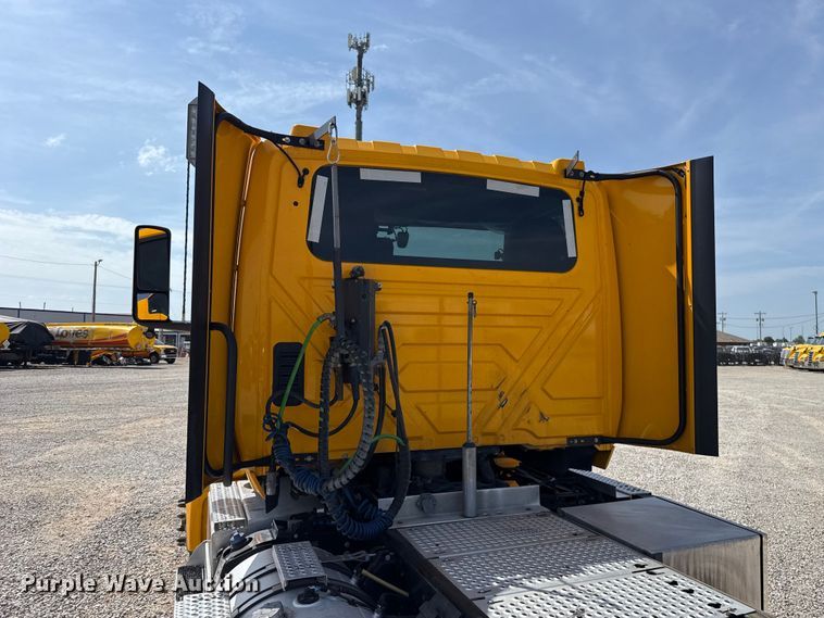 image for item ET6428 2024 International LT625 semi truck